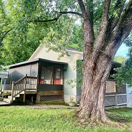 Villa Steps Away From Pf Parkway, Pet Friendly, Hot Tub!